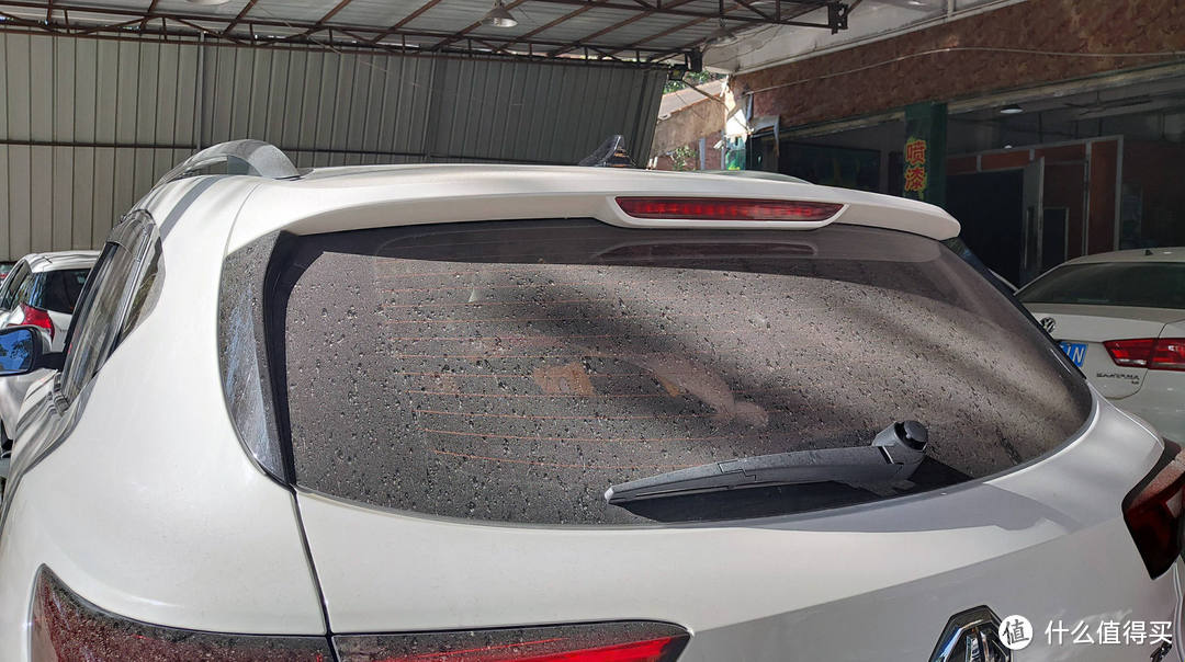 一周不洗车敢开车出门吗？女朋友感慨：男人爱车是真的！