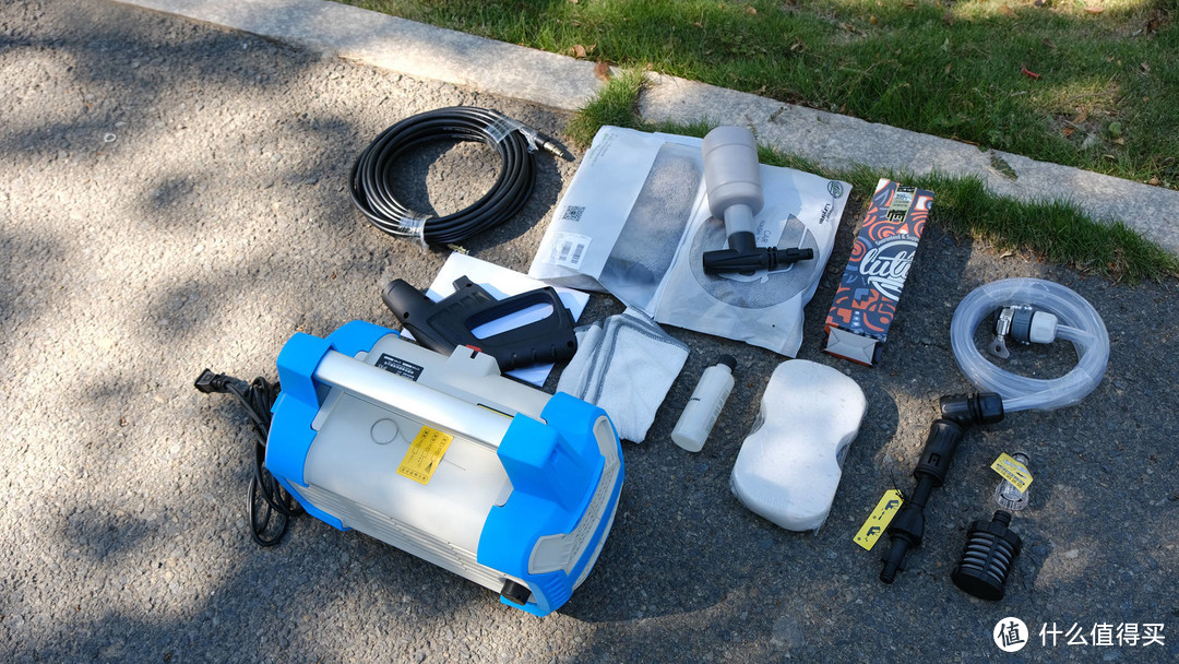 一周不洗车敢开车出门吗？女朋友感慨：男人爱车是真的！