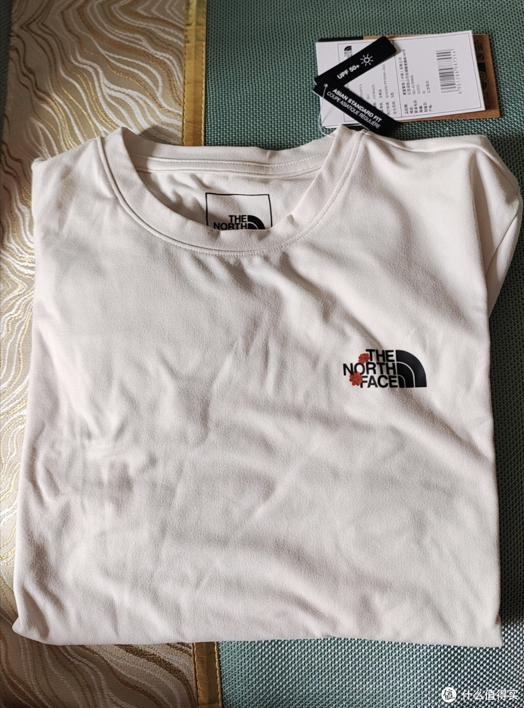 这小花❀我爱了，北面小花标长袖速干T恤，有颜值又有性能