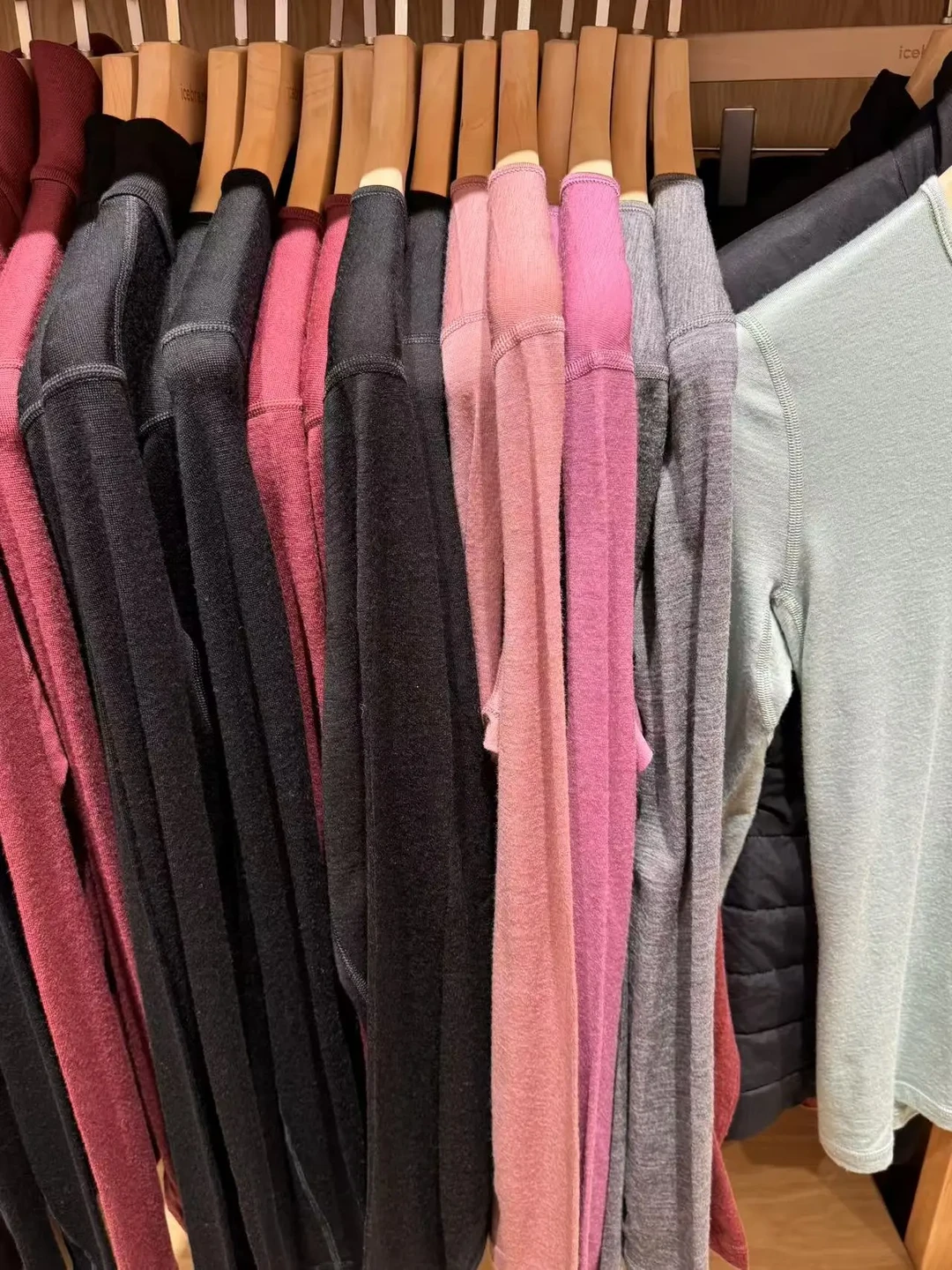 如何挑选Icebreaker美利奴羊毛保暖内衣系列？详解温控指数与使用建议