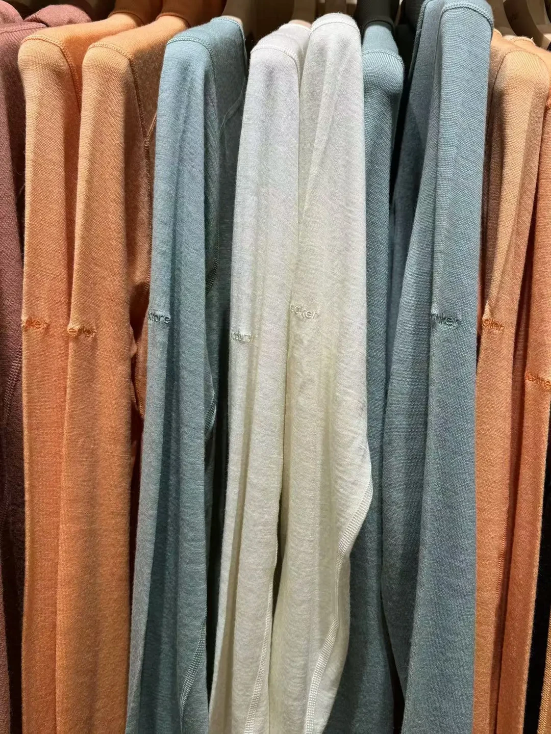 如何挑选Icebreaker美利奴羊毛保暖内衣系列？详解温控指数与使用建议