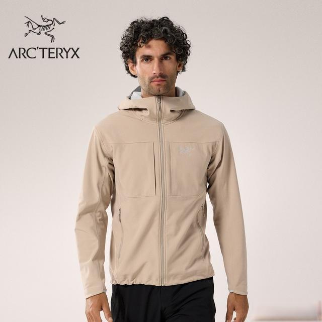 2024年户外软壳衣选购指南：品牌、功能与材质全解析